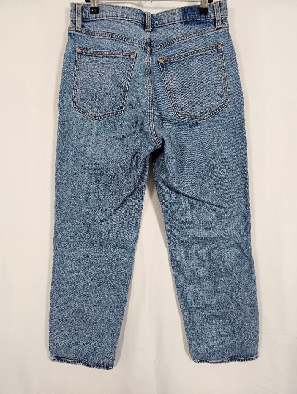 Abercrombie and Fitch The 90's Straight Ultra High Rise Jeans in Medium Wash - Picture 7 of 8